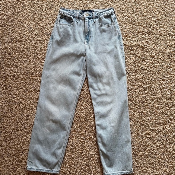 Hollister Ultra High Rise Vintage Straight Jean Light Wash size 1R, 25 x 27 - Picture 5 of 9